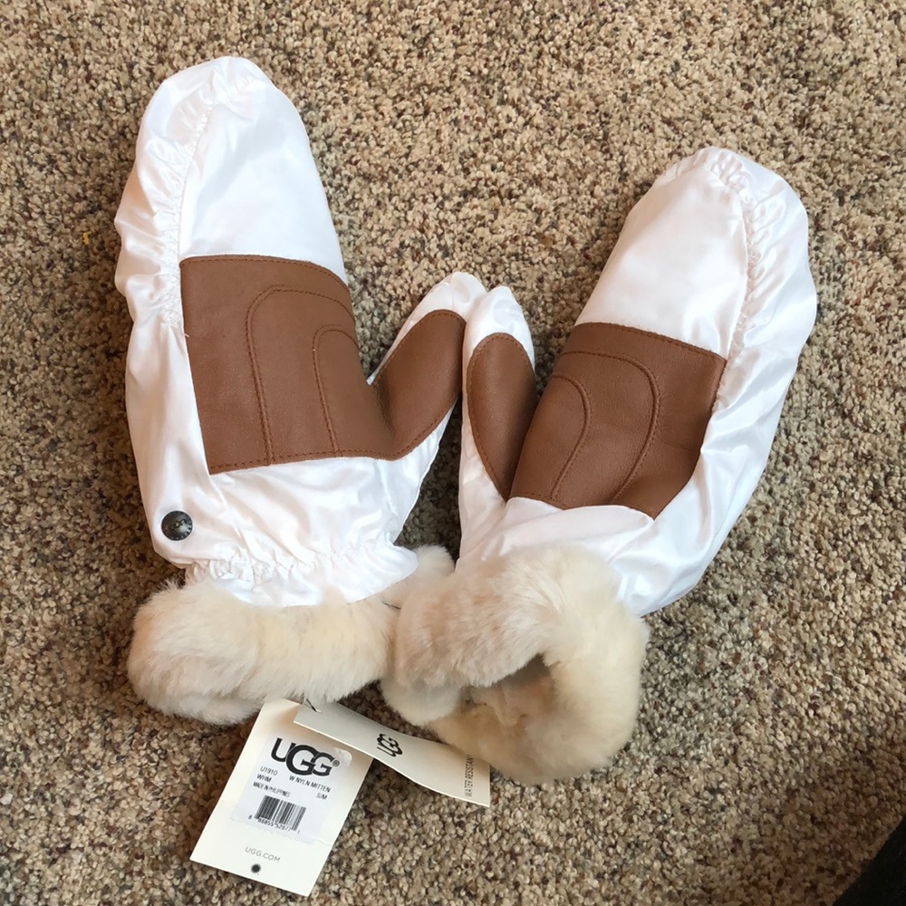 Brand new - UGG Mittens